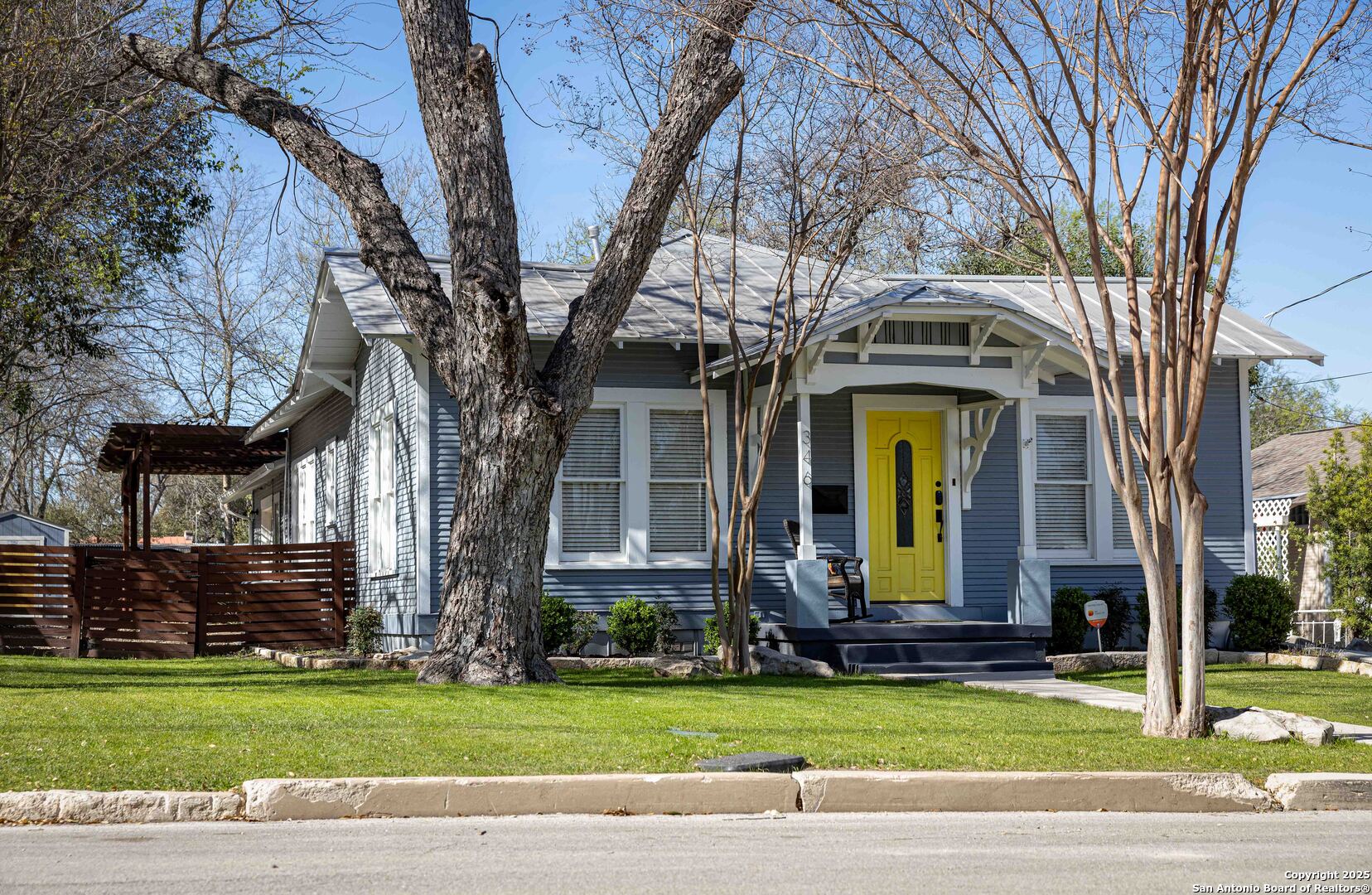 346 S Sycamore