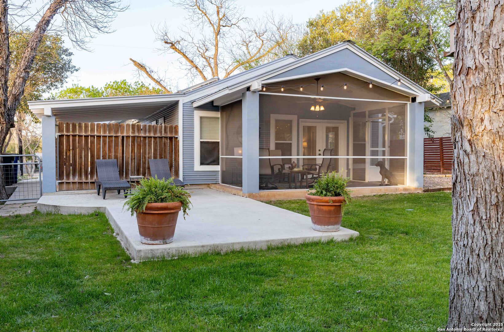 346 S Sycamore