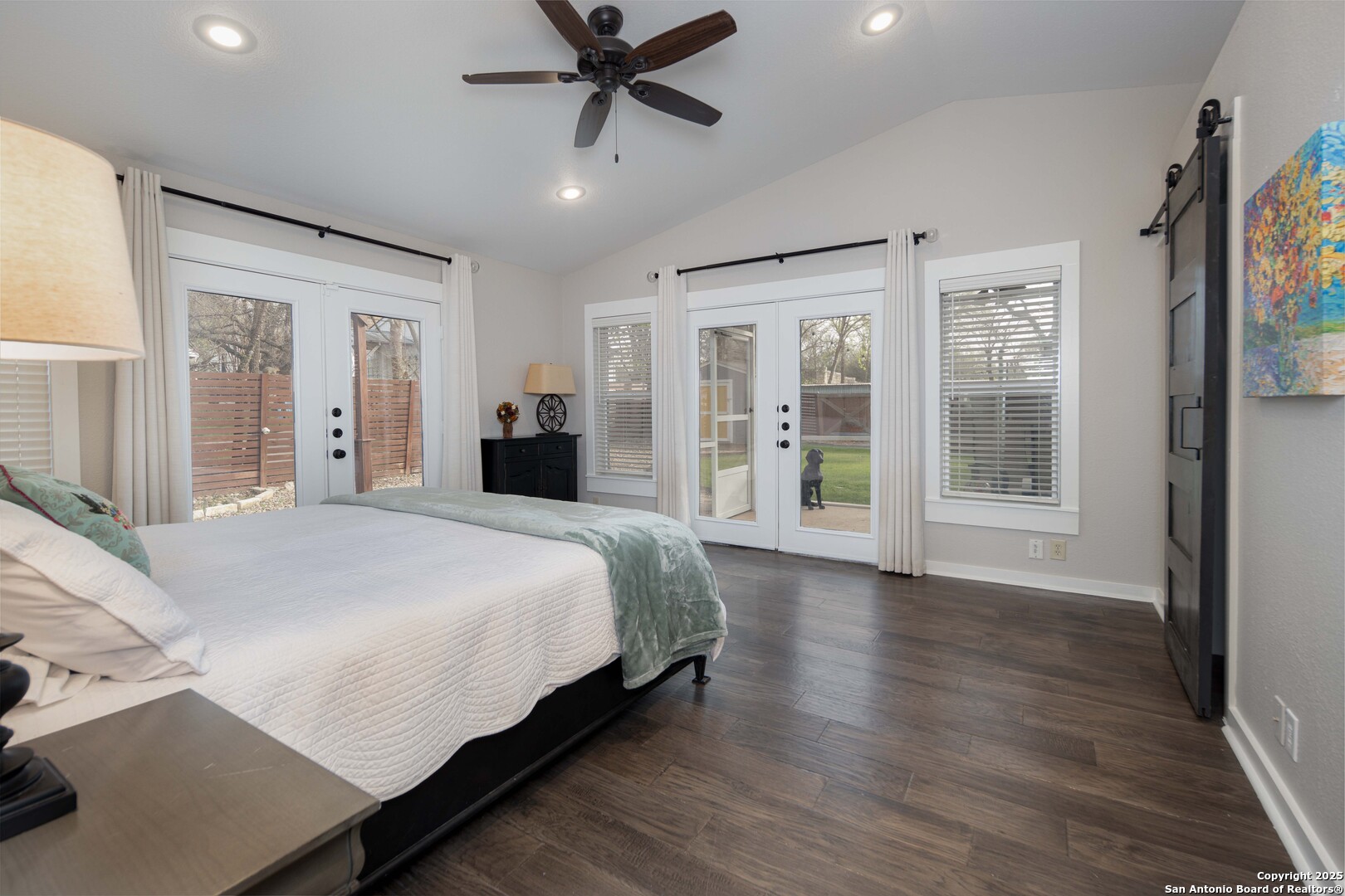 346 S Sycamore
