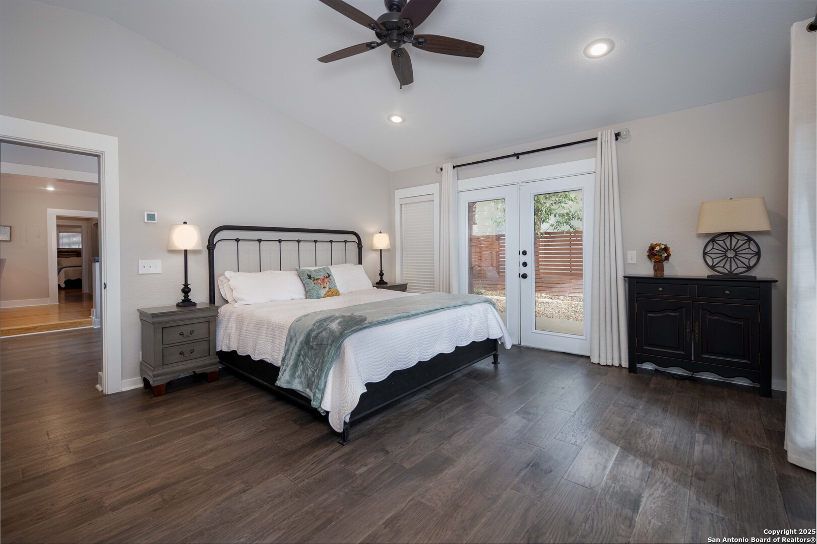 346 S Sycamore
