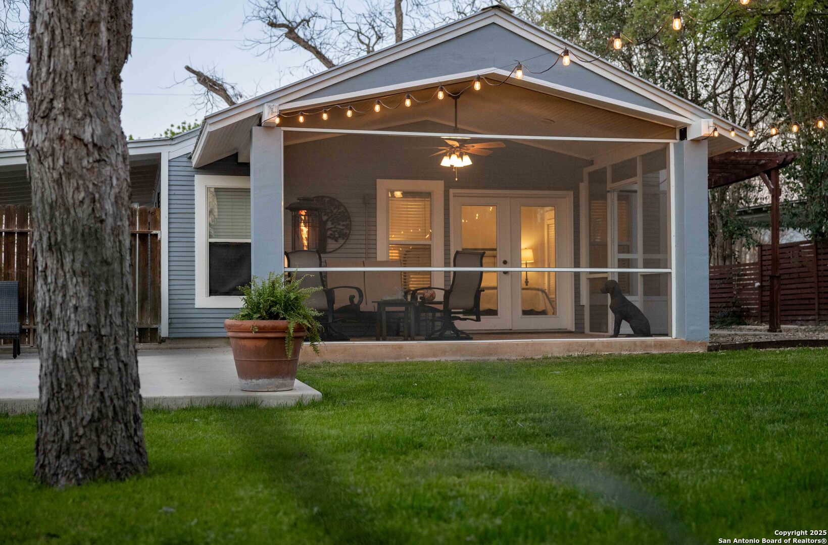 346 S Sycamore