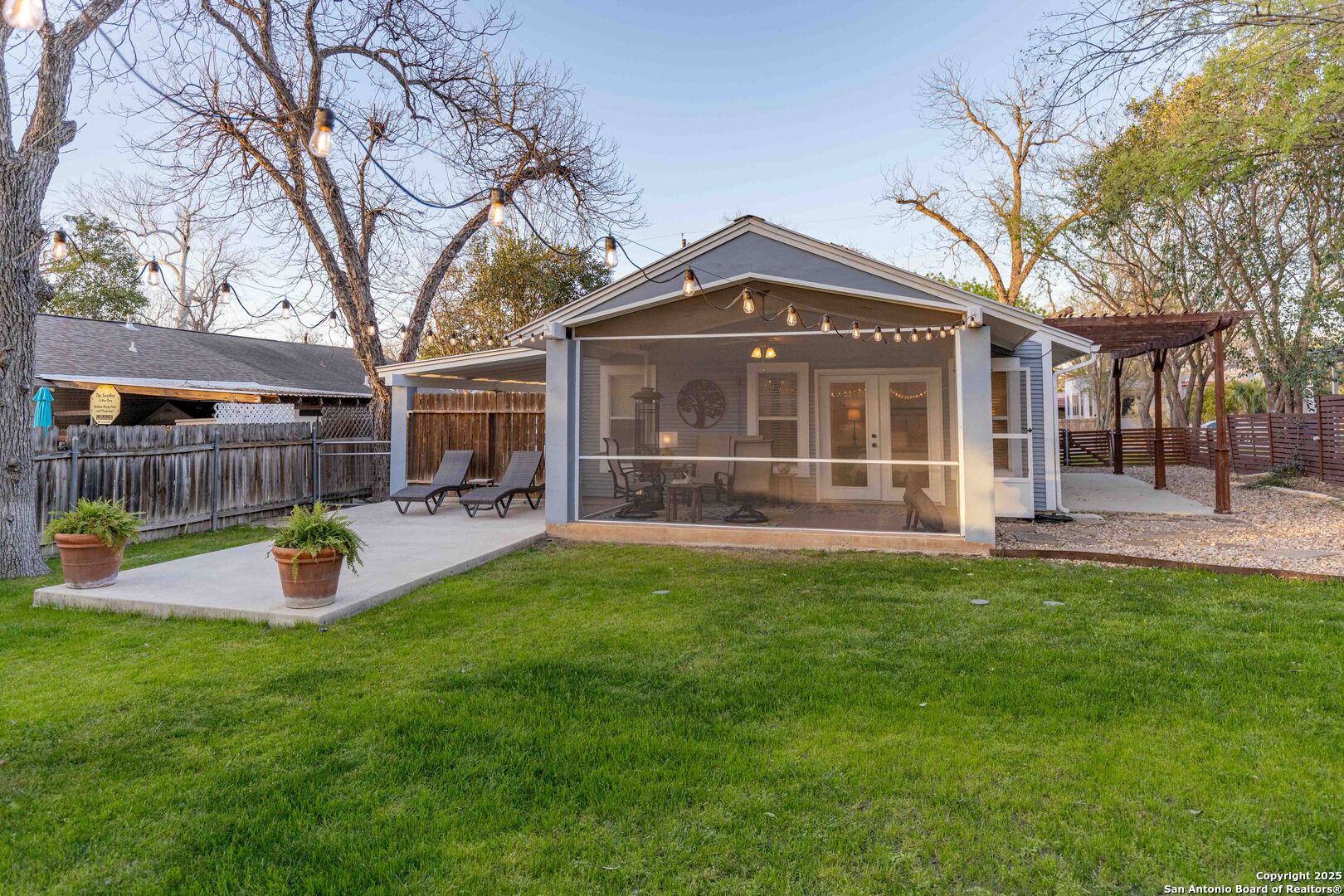 346 S Sycamore