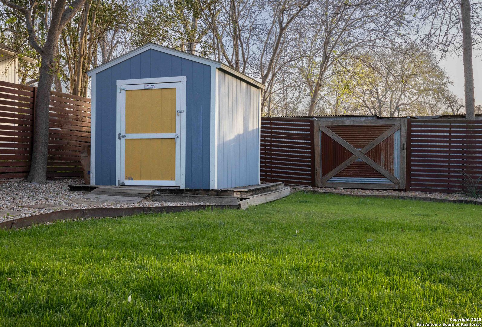 346 S Sycamore