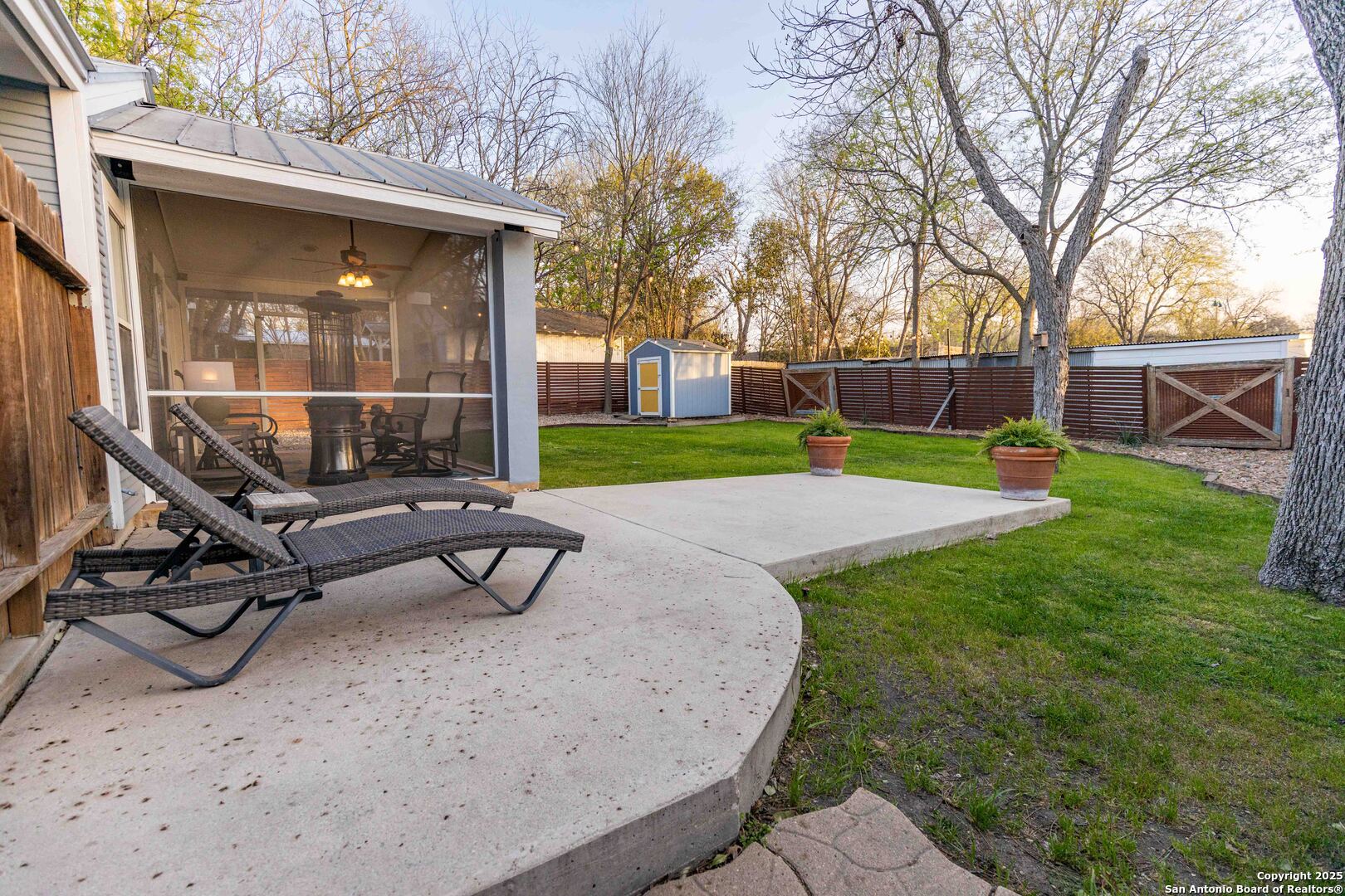 346 S Sycamore
