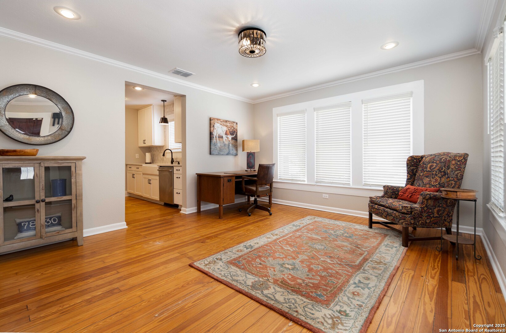 346 S Sycamore