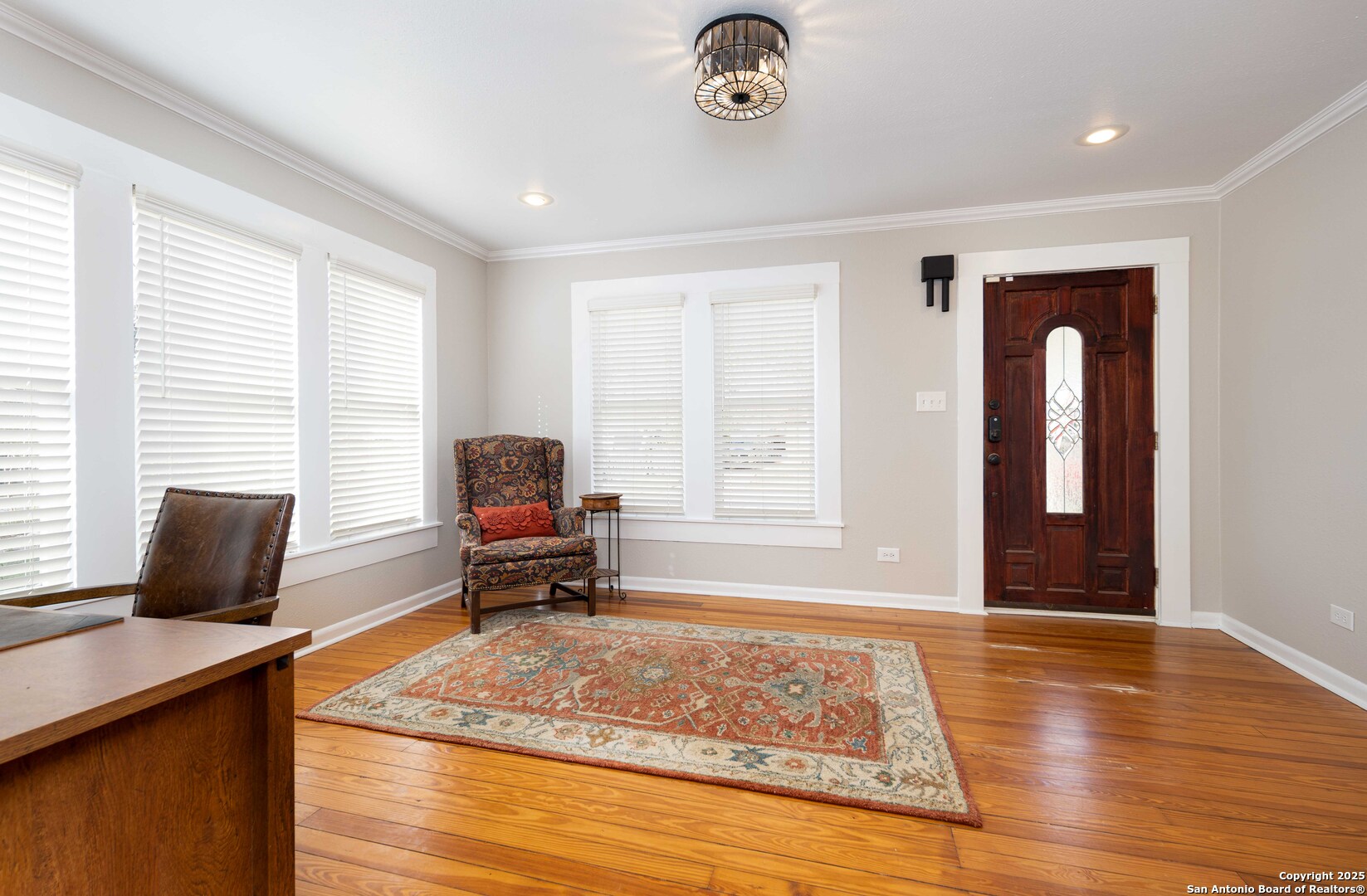 346 S Sycamore