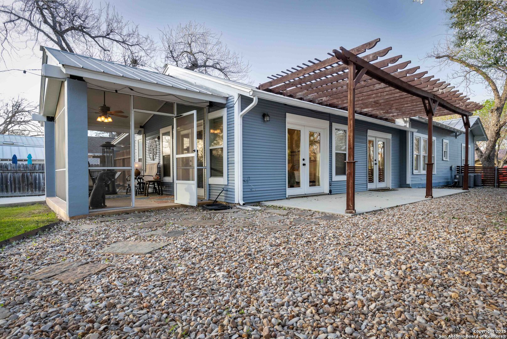 346 S Sycamore