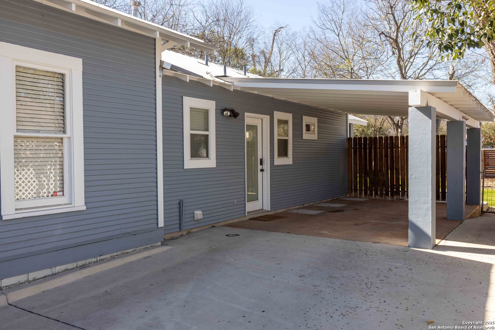346 S Sycamore