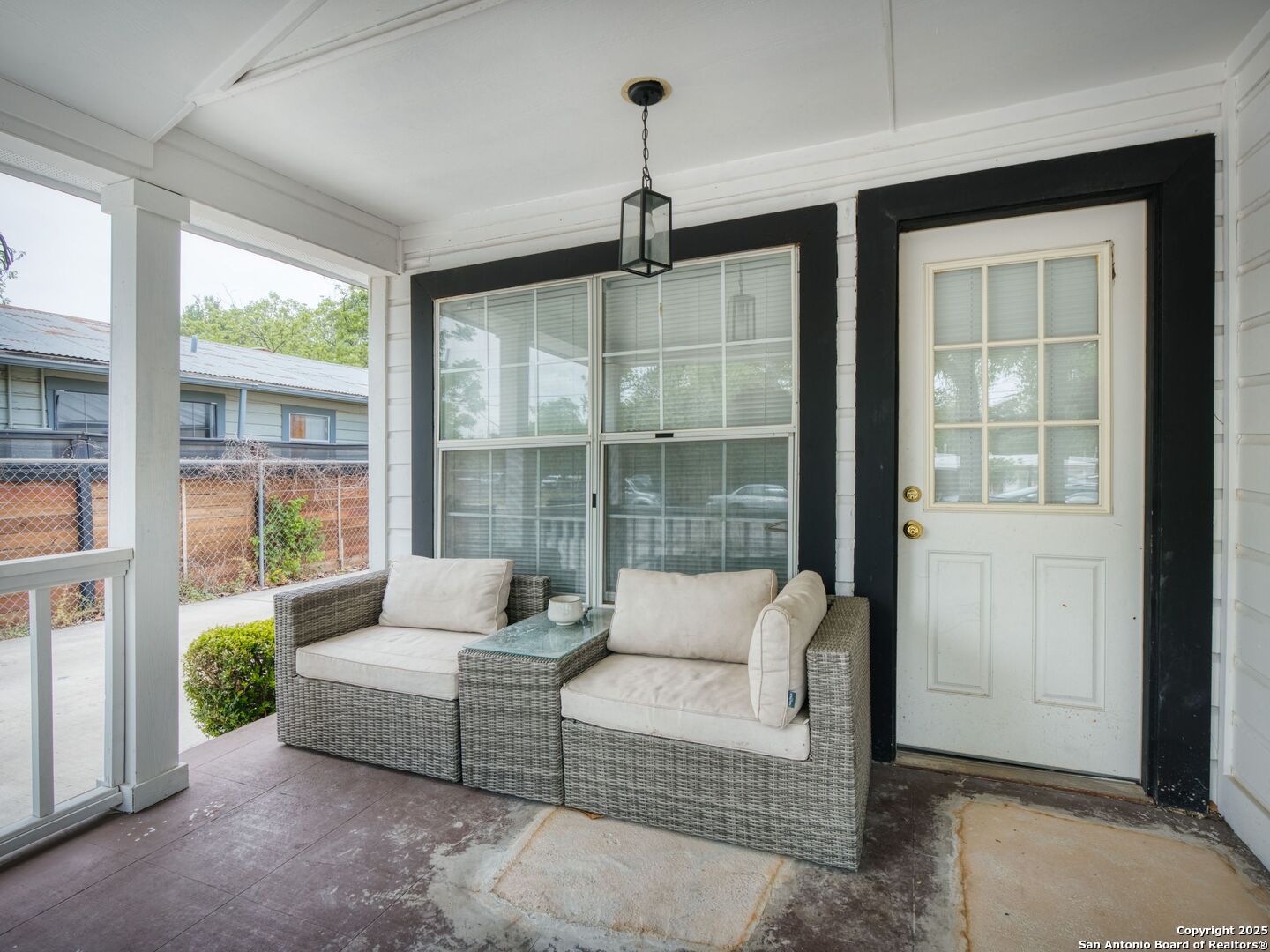 235 N HIDALGO AVE