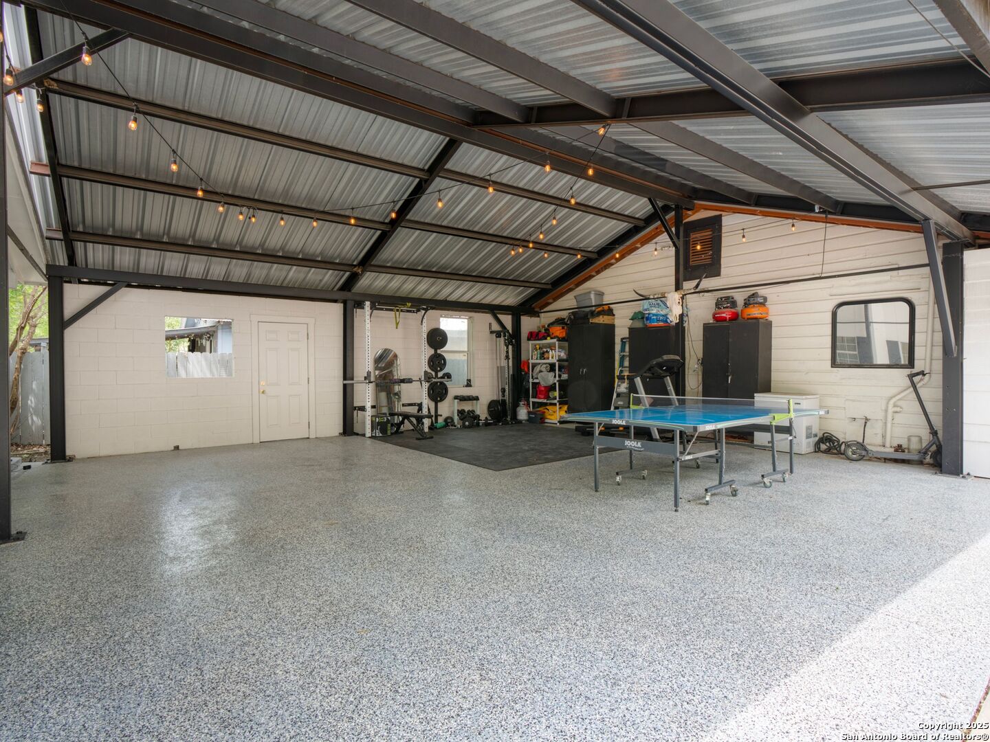 235 N HIDALGO AVE