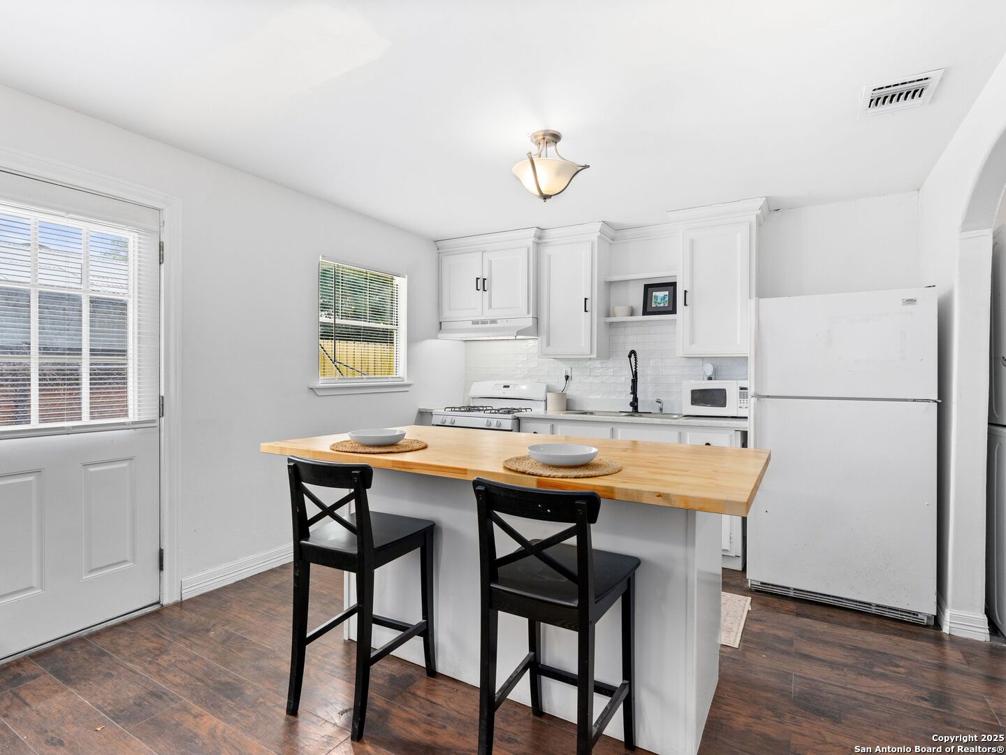235 N HIDALGO AVE