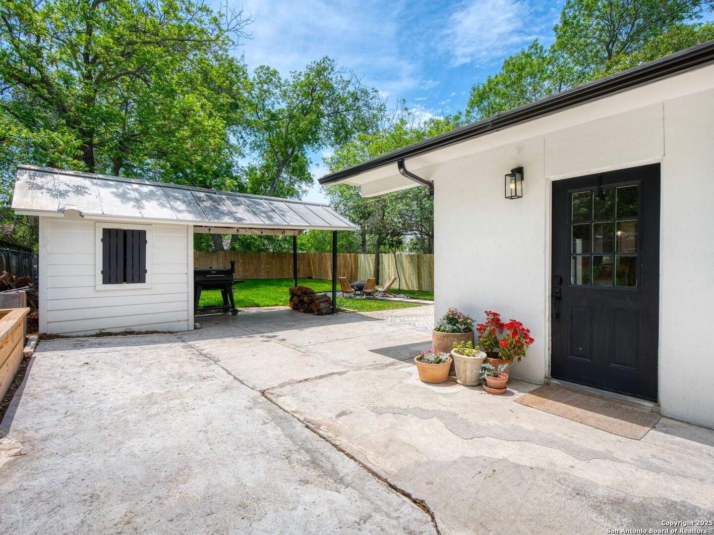 235 N HIDALGO AVE