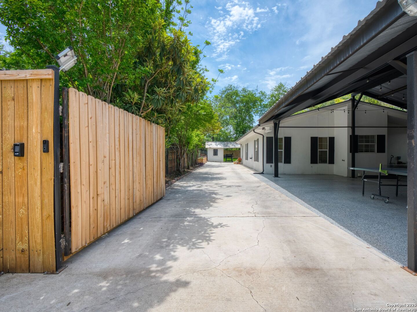 235 N HIDALGO AVE