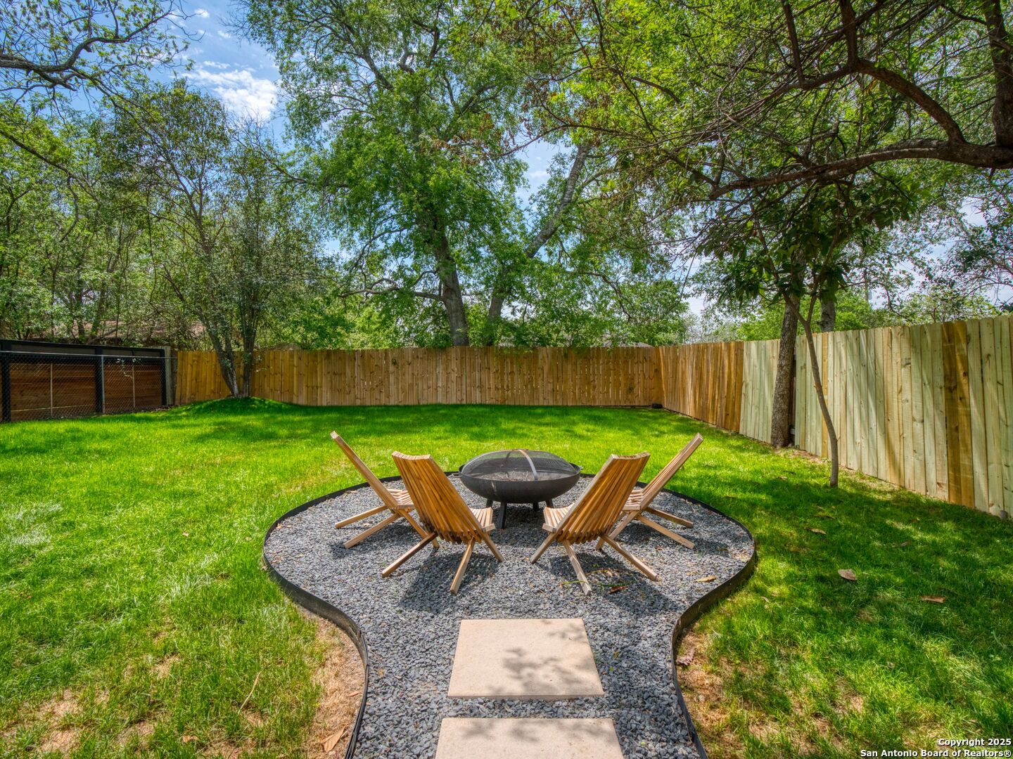 235 N HIDALGO AVE