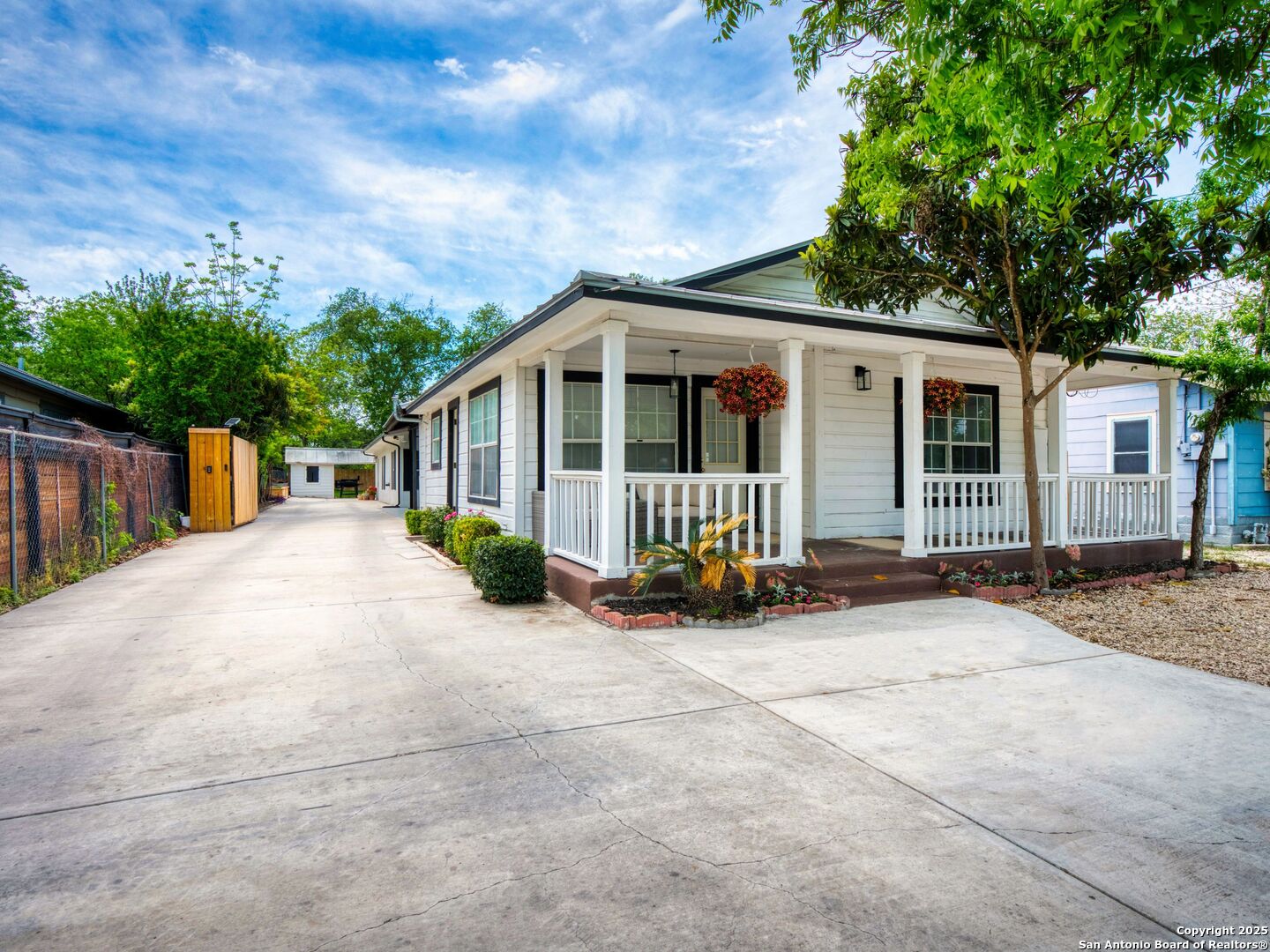 235 N HIDALGO AVE
