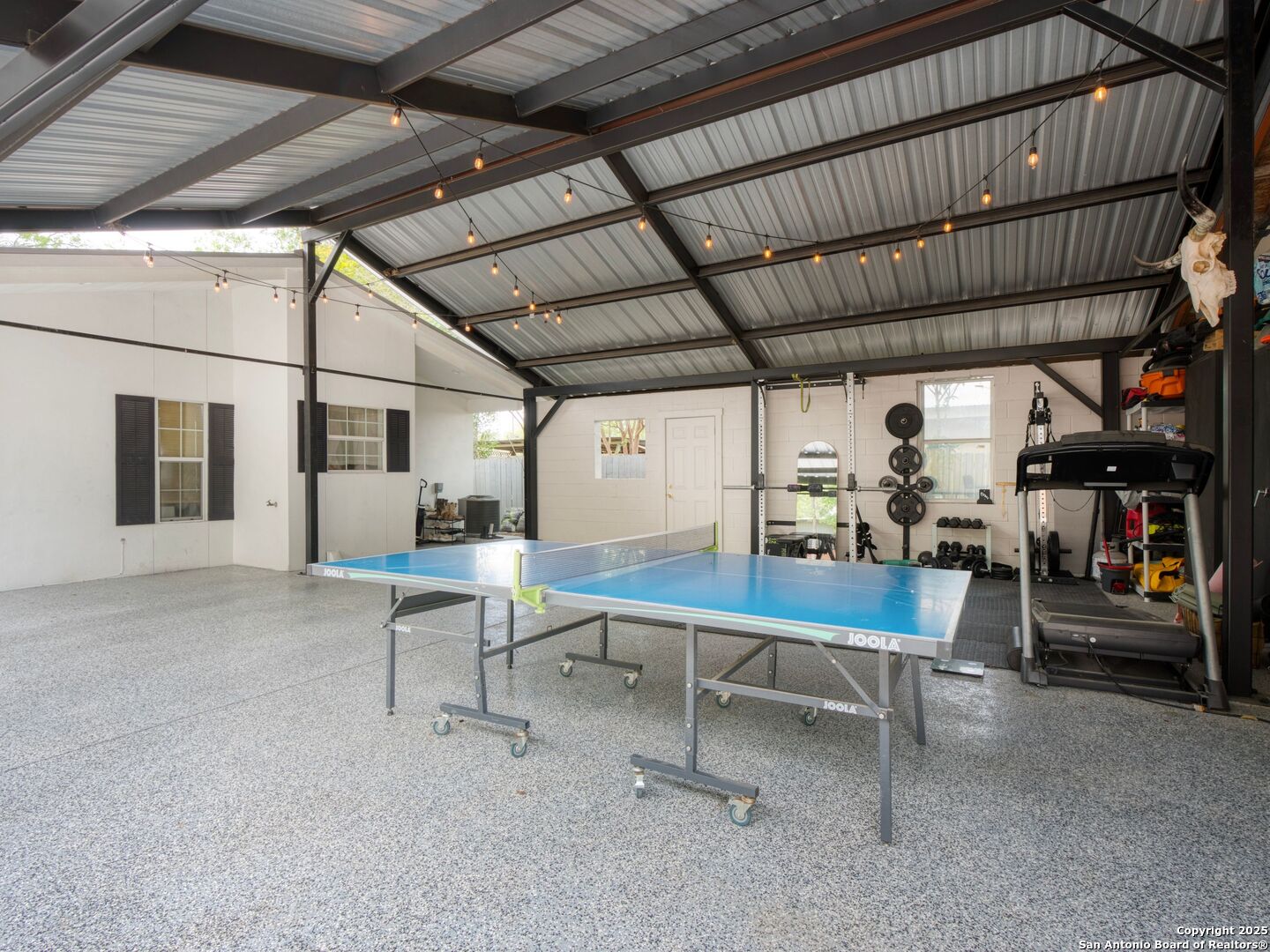 235 N HIDALGO AVE