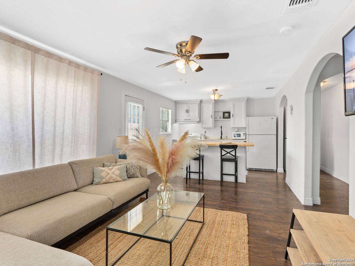 235 N HIDALGO AVE