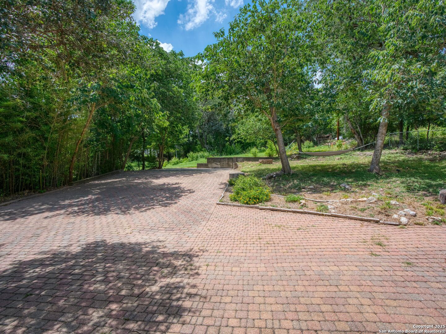 826 Waco St