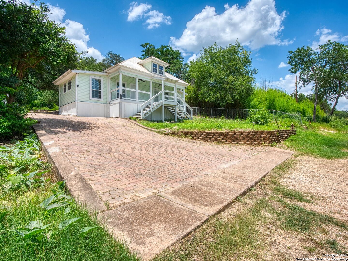 826 Waco St
