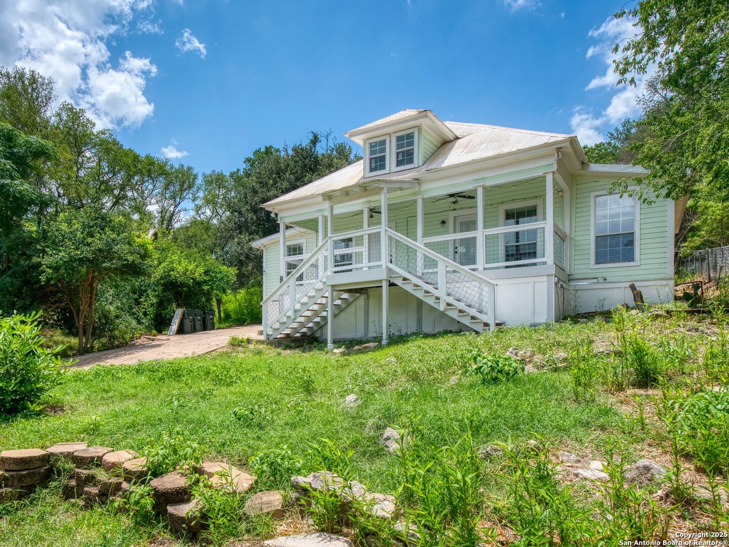 826 Waco St