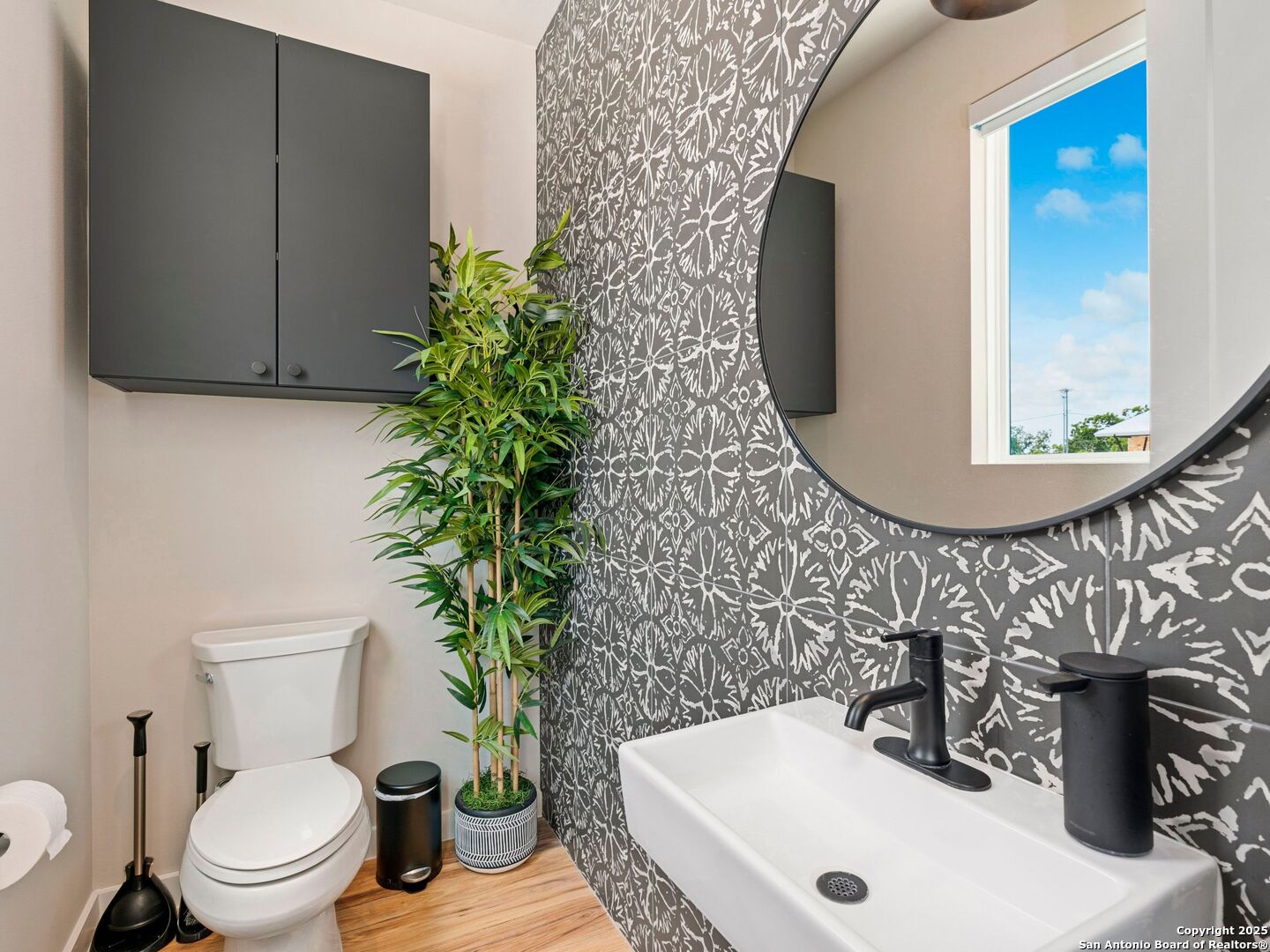 1208 N ACADEMY AVE 3201