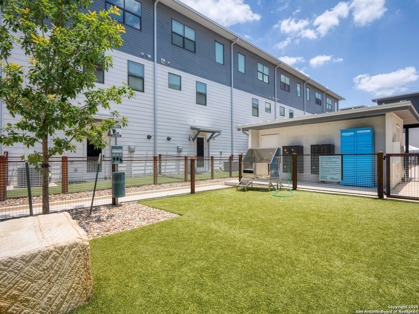 1208 N ACADEMY AVE 3201