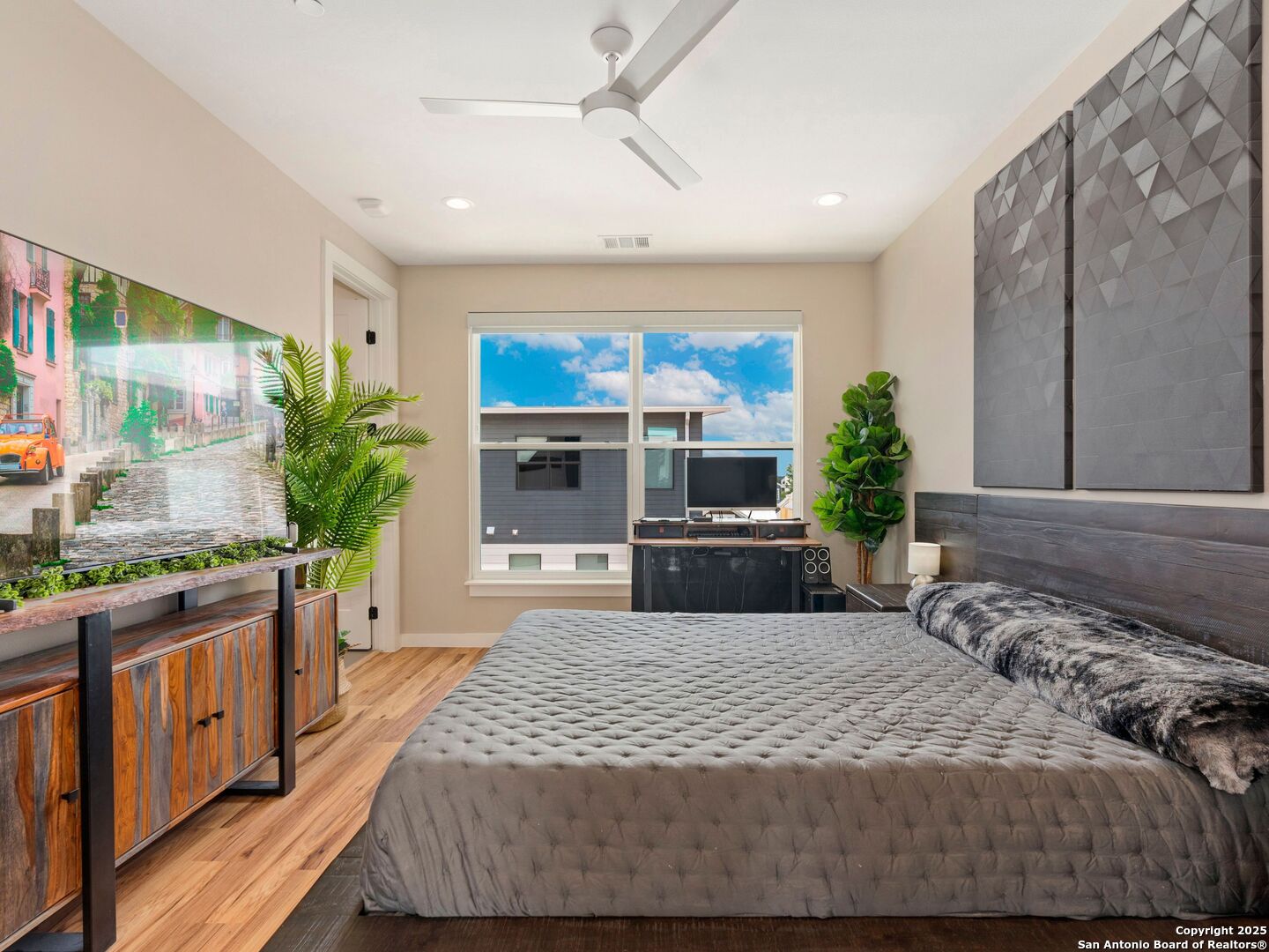 1208 N ACADEMY AVE 3201