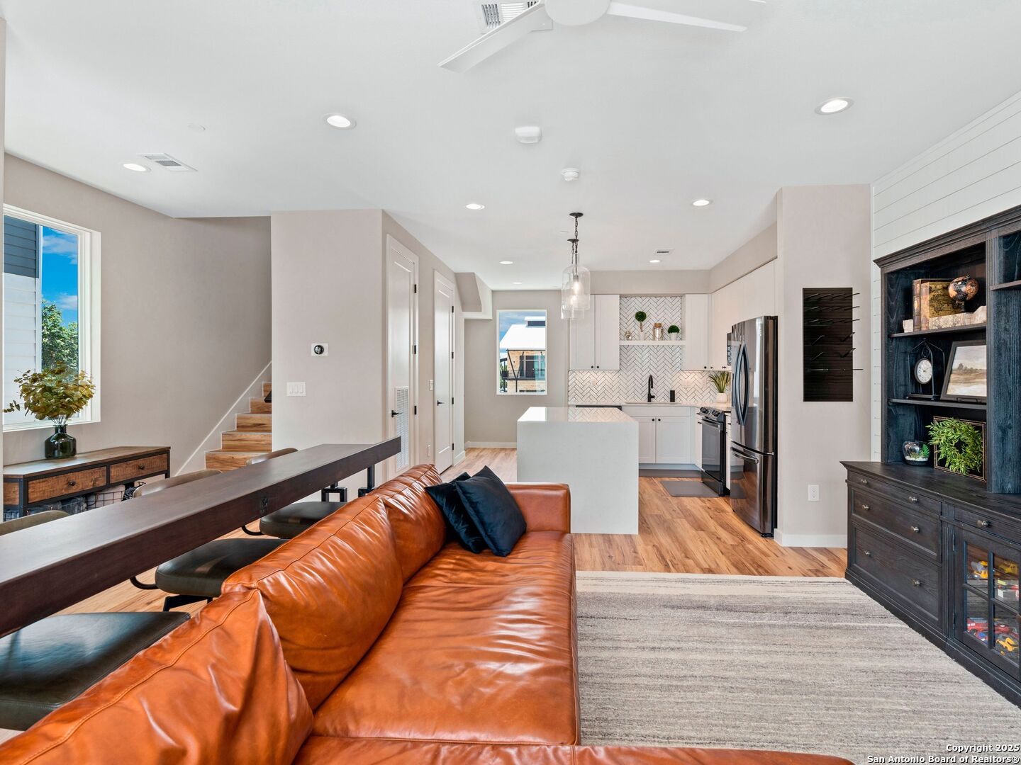 1208 N ACADEMY AVE 3201