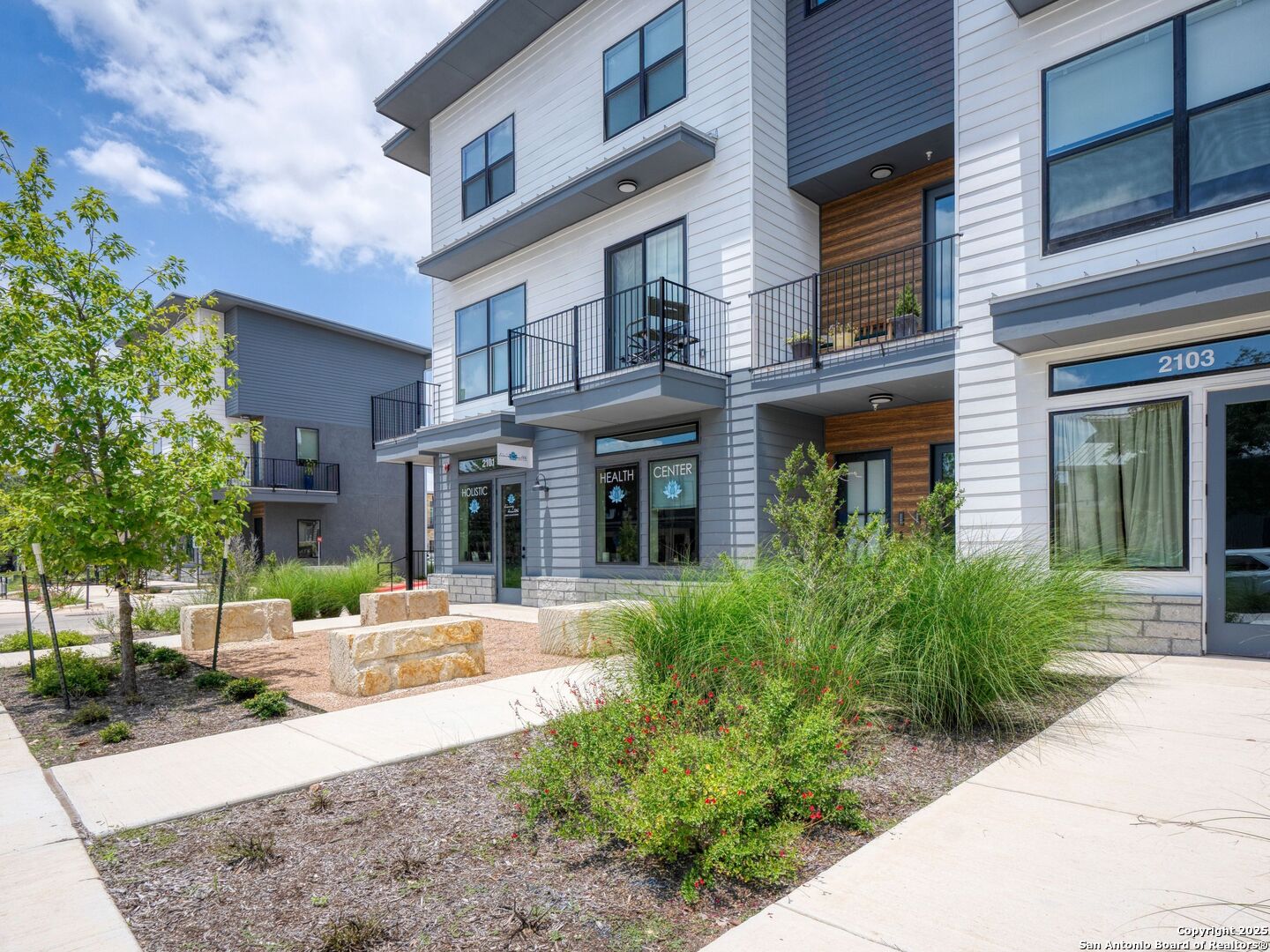 1208 N ACADEMY AVE 3201