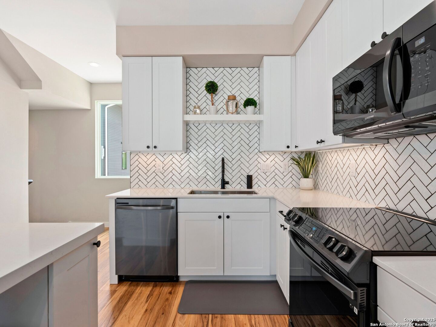 1208 N ACADEMY AVE 3201