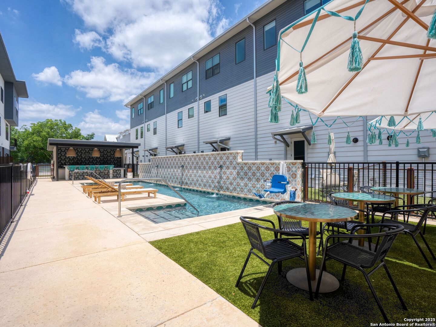 1208 N ACADEMY AVE 3201