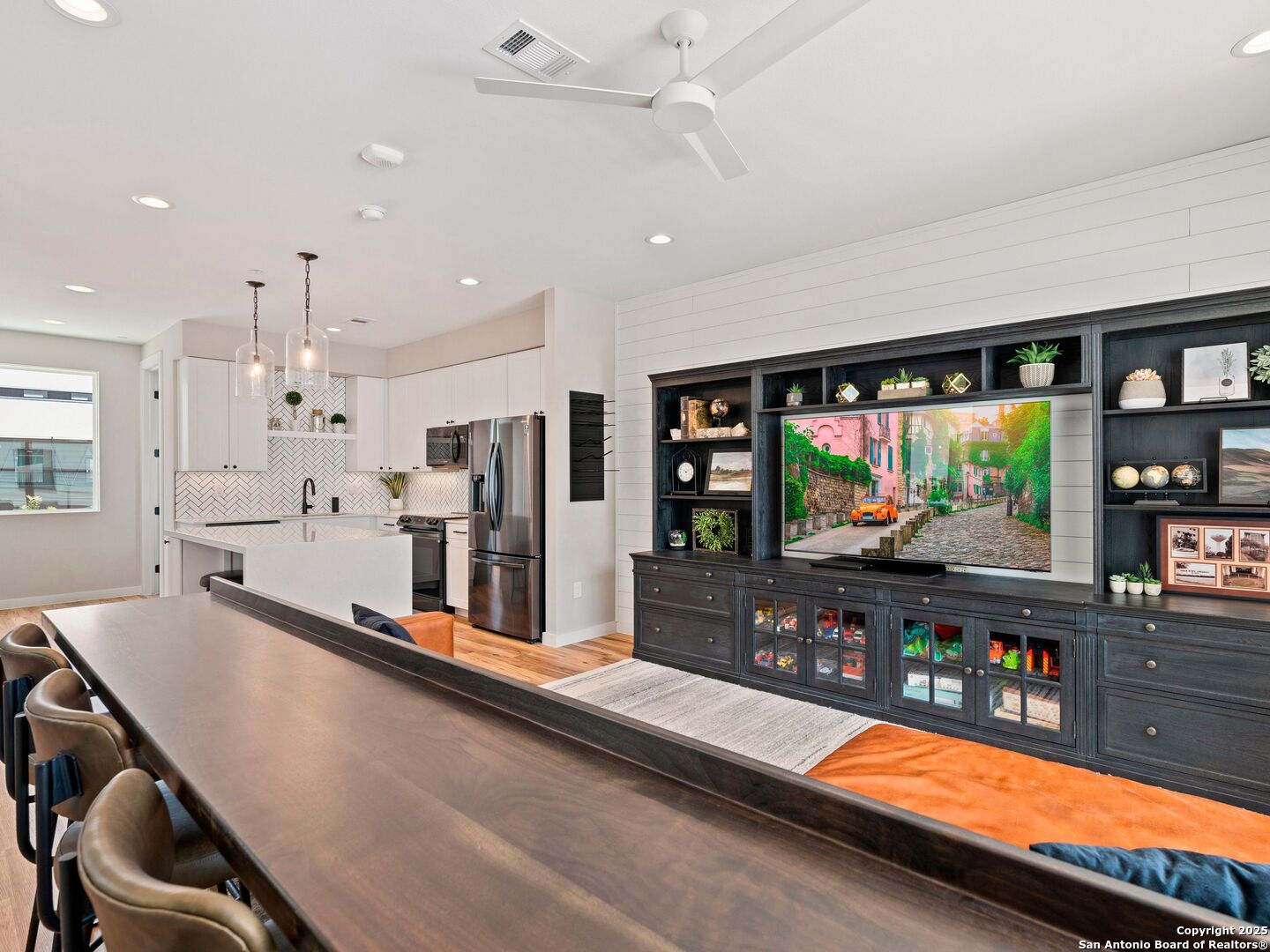 1208 N ACADEMY AVE 3201