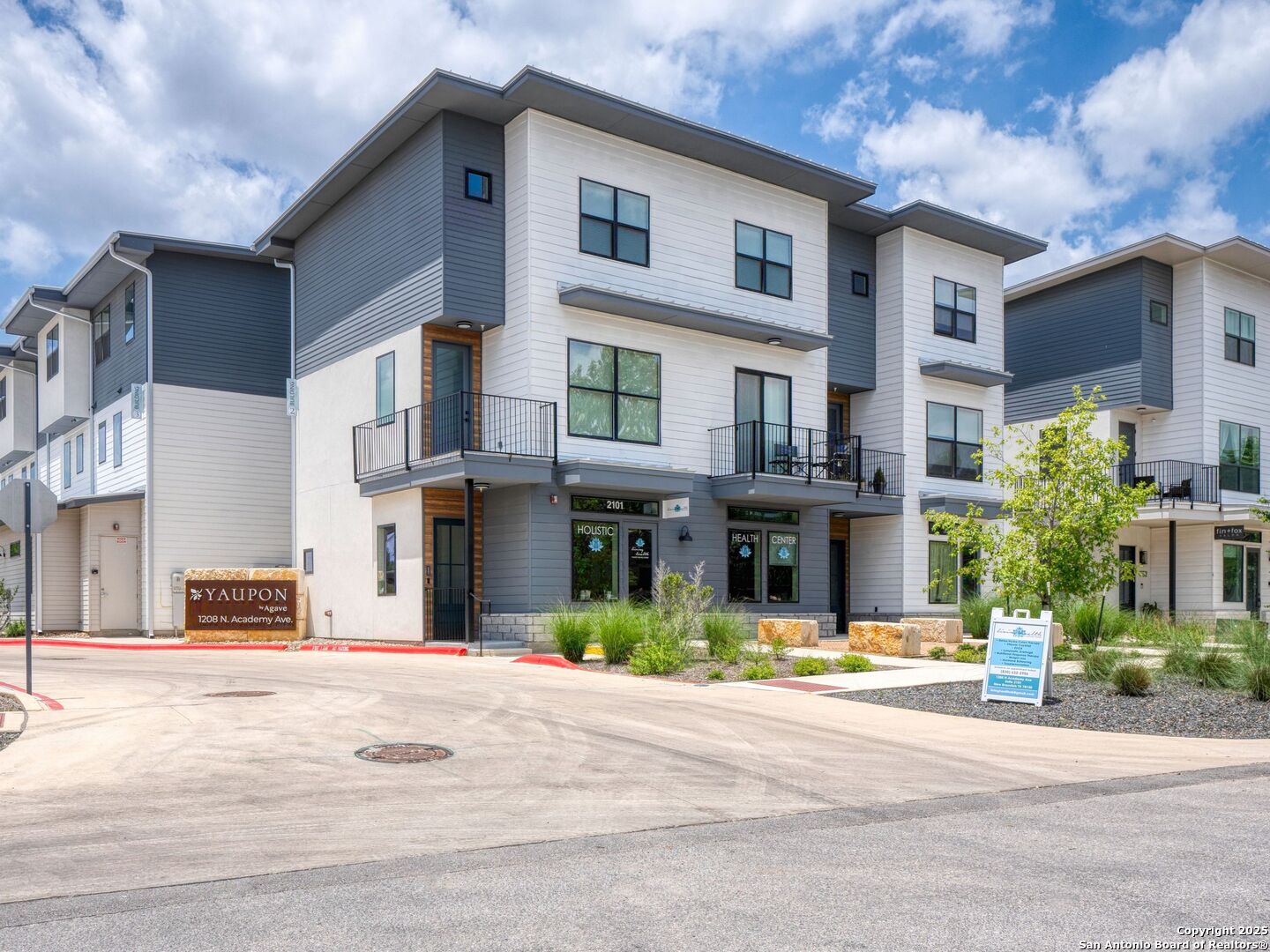 1208 N ACADEMY AVE 3201