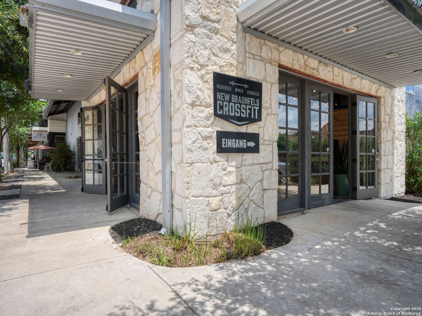 1208 N ACADEMY AVE 3201