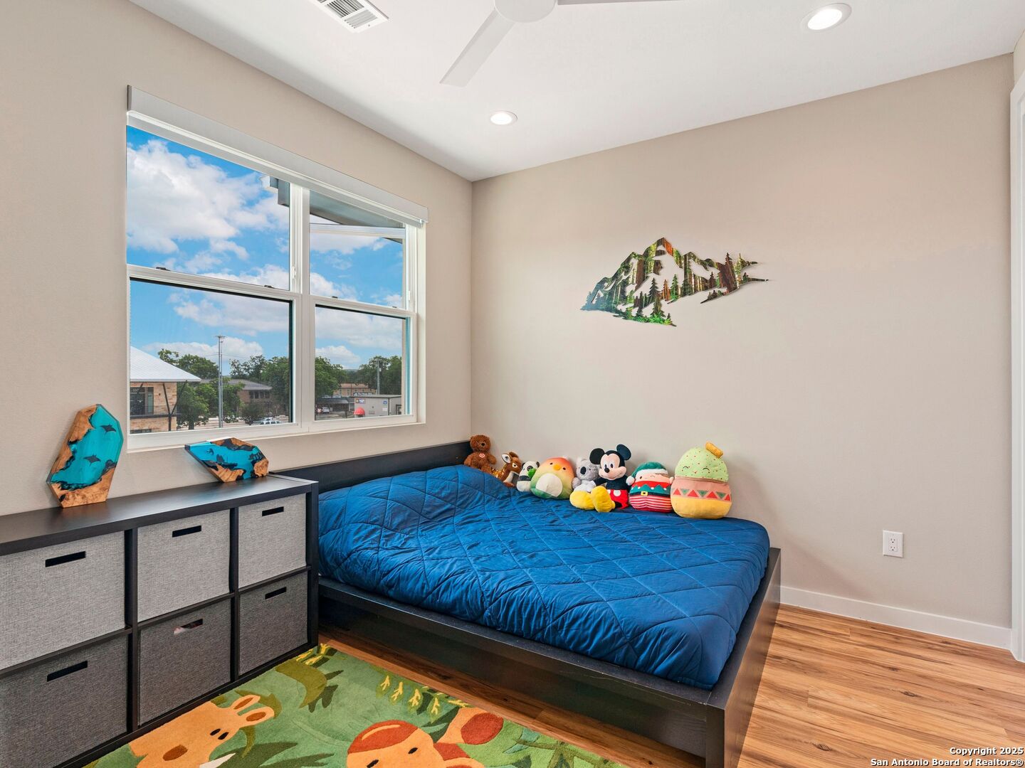 1208 N ACADEMY AVE 3201