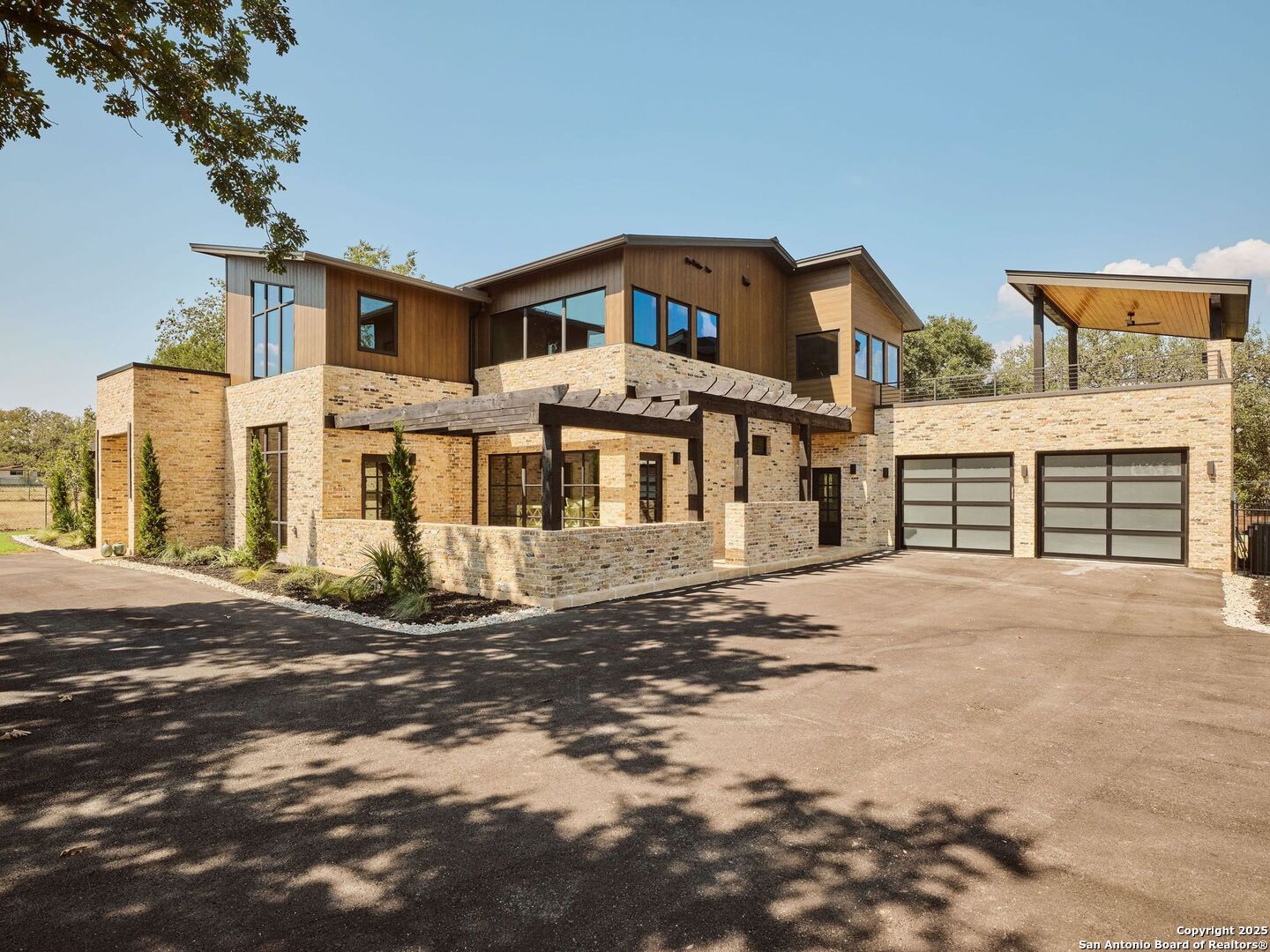 353 Lakeview Blvd