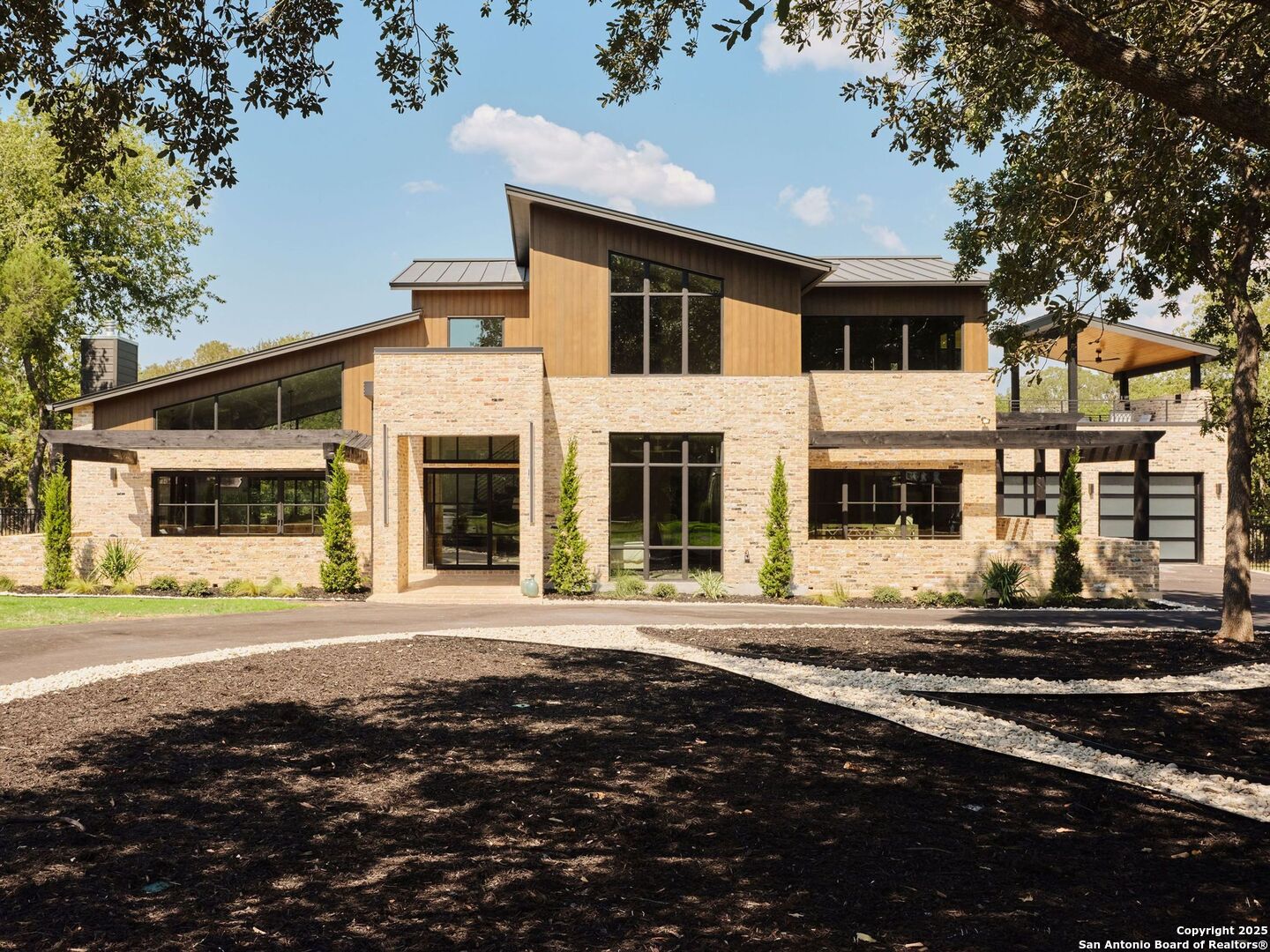 353 Lakeview Blvd