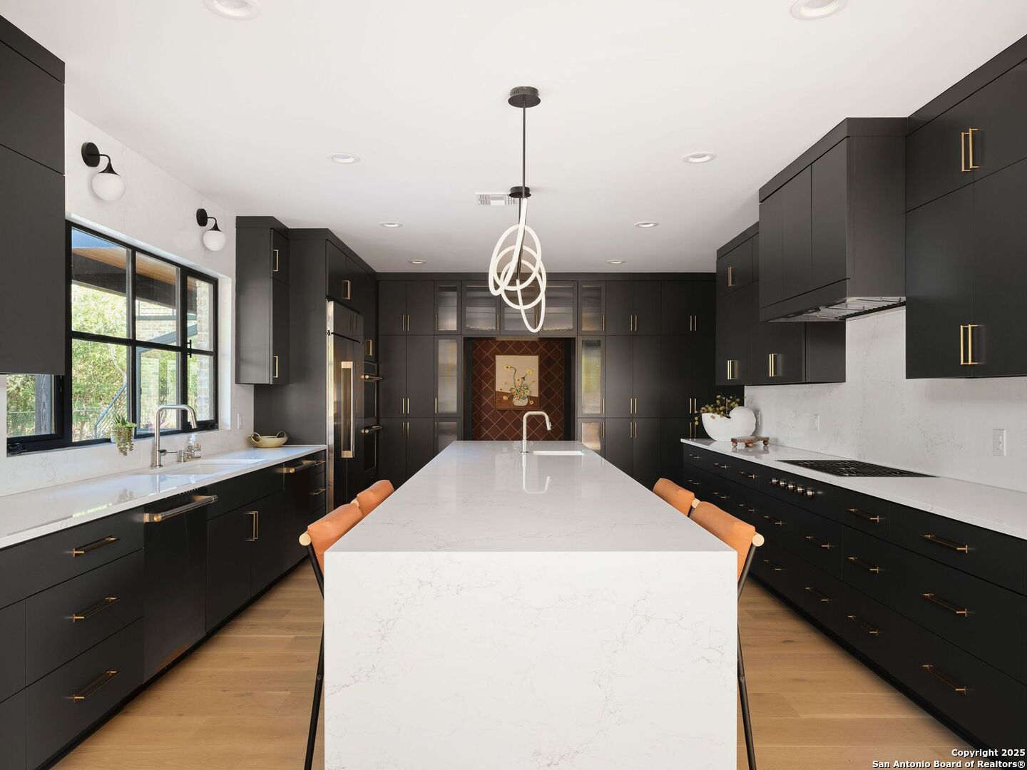 353 Lakeview Blvd