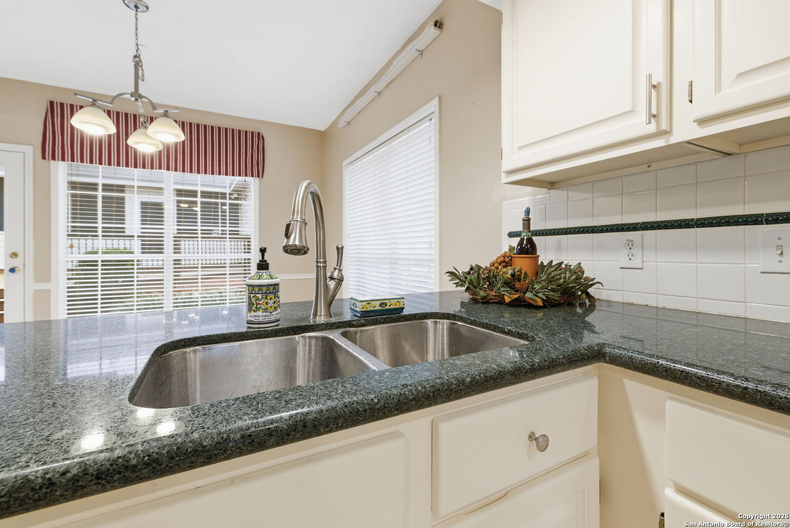 8810 London Heights