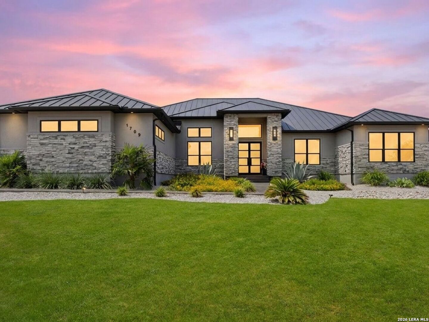 1709 Paradise Pkwy