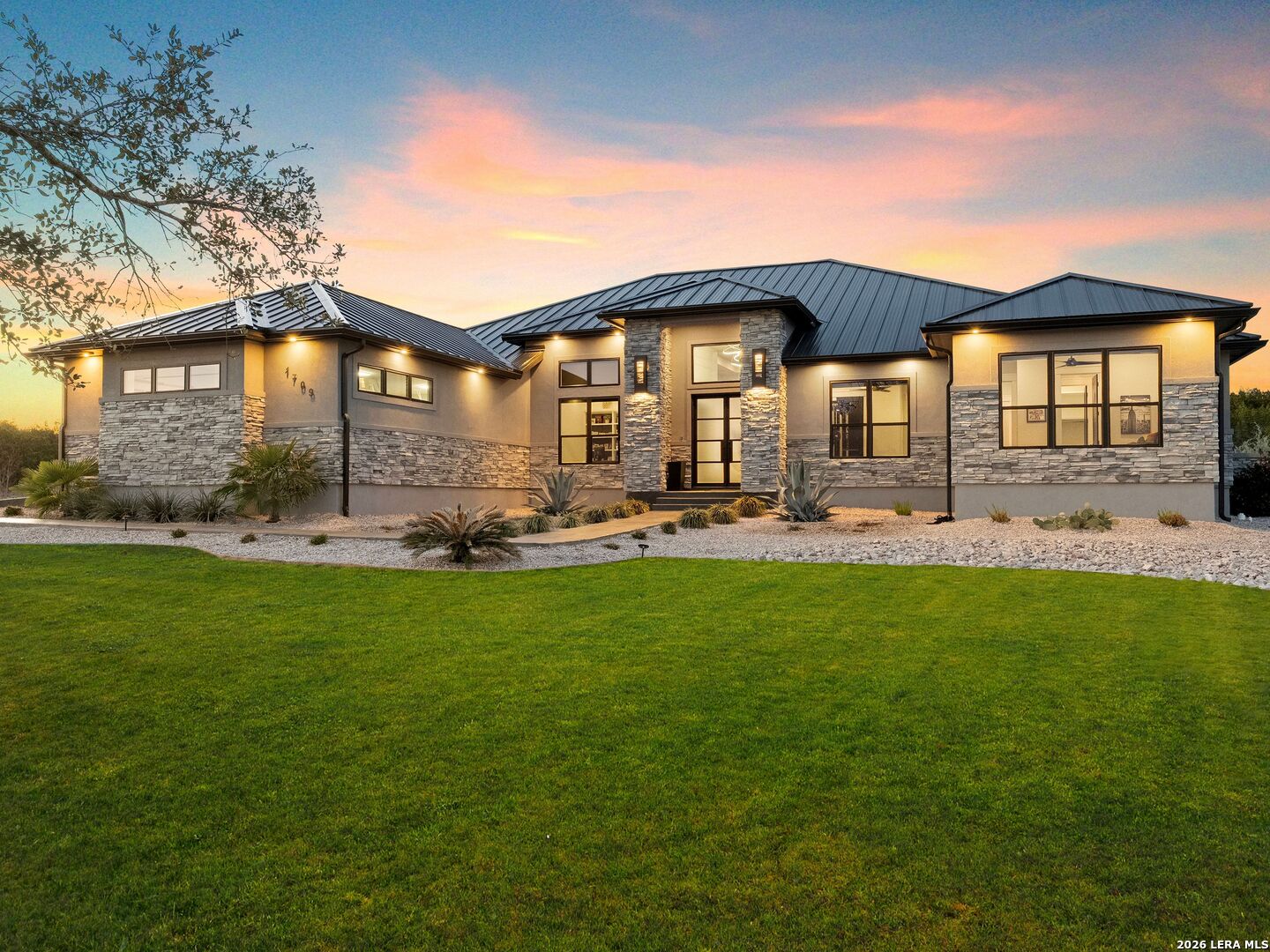 1709 Paradise Pkwy