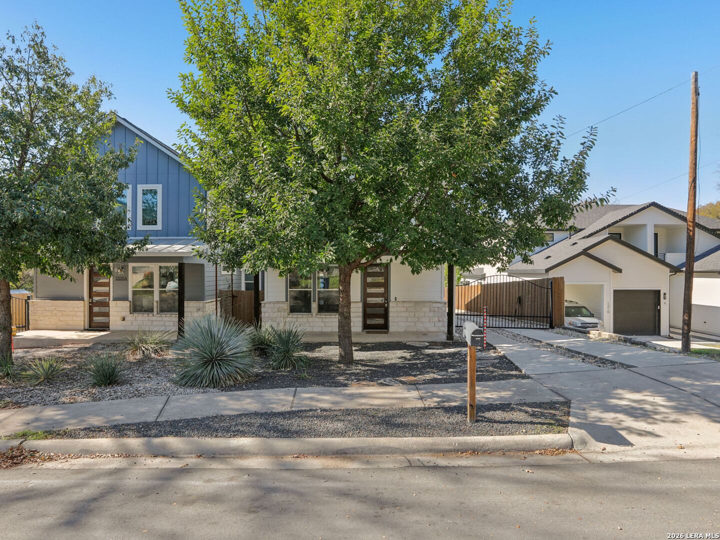 1206 Deloney APT B