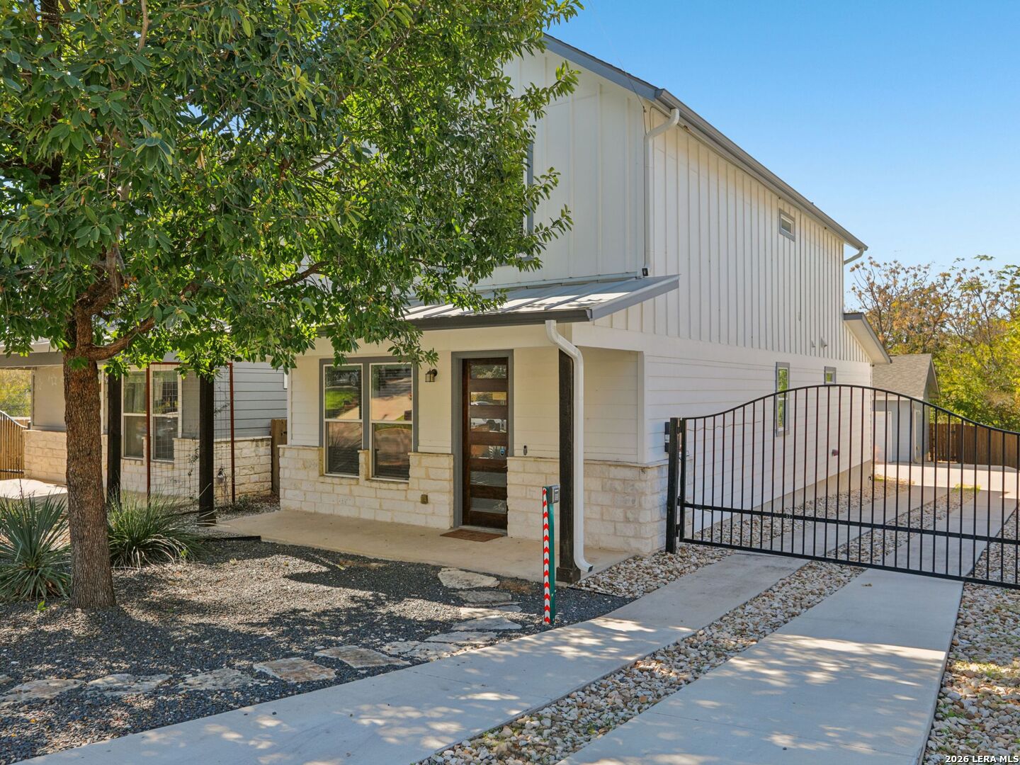 1206 Deloney APT B