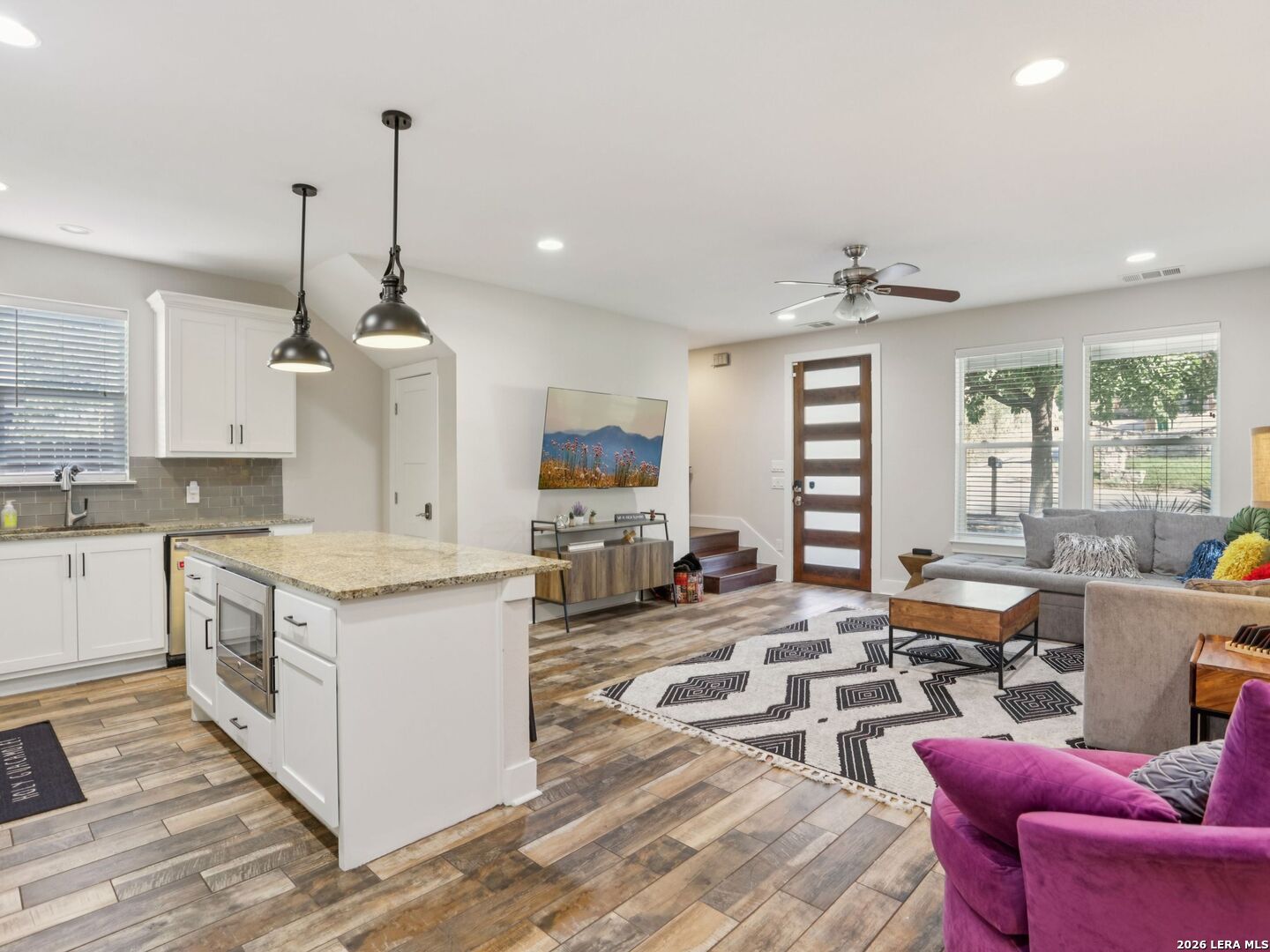 1206 Deloney APT B