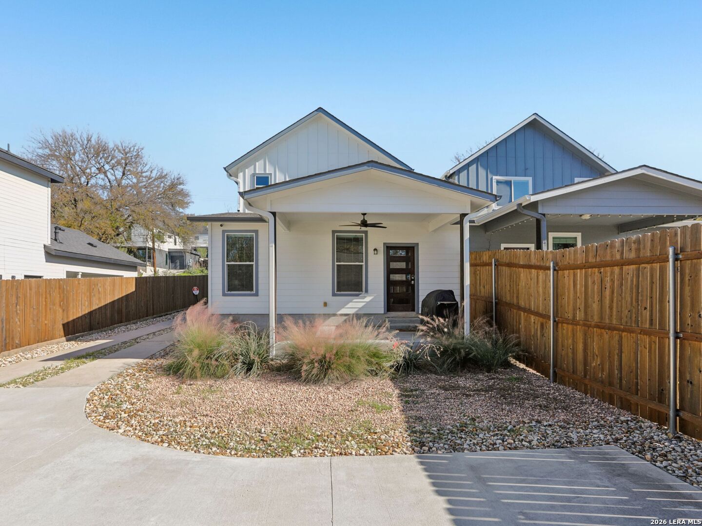 1206 Deloney APT B