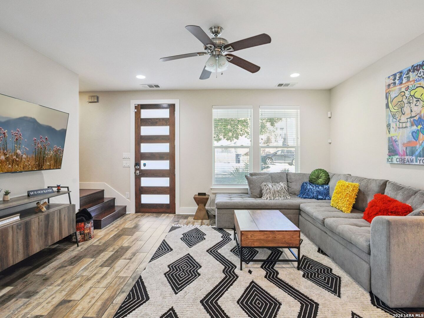 1206 Deloney APT B