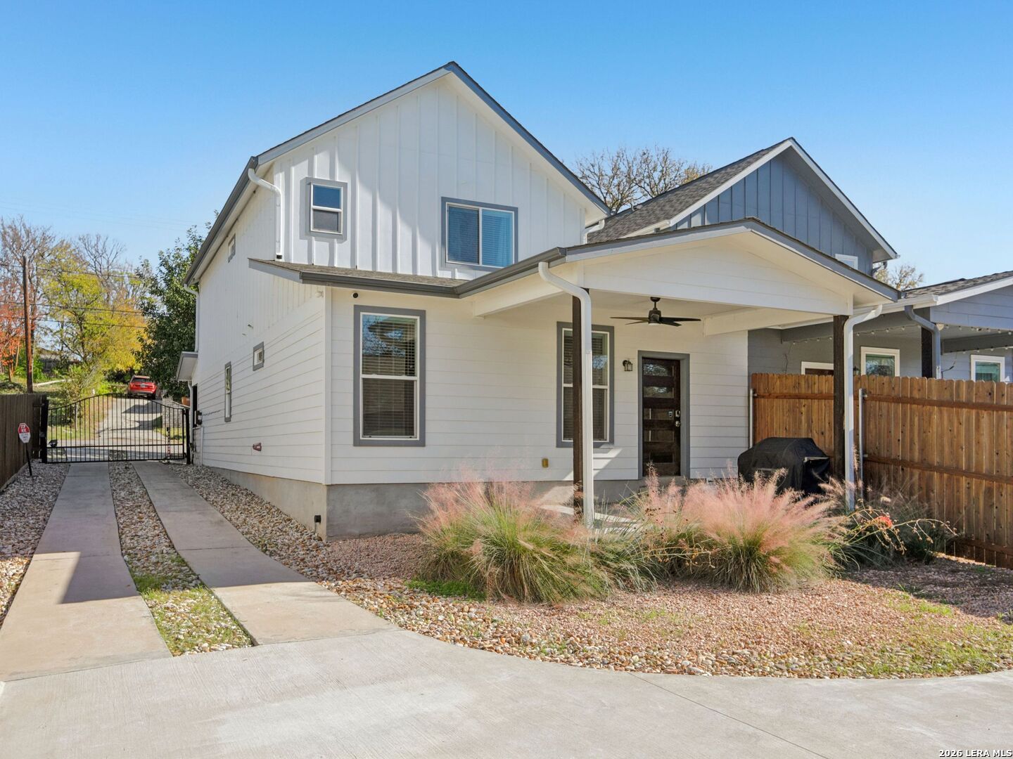 1206 Deloney APT B