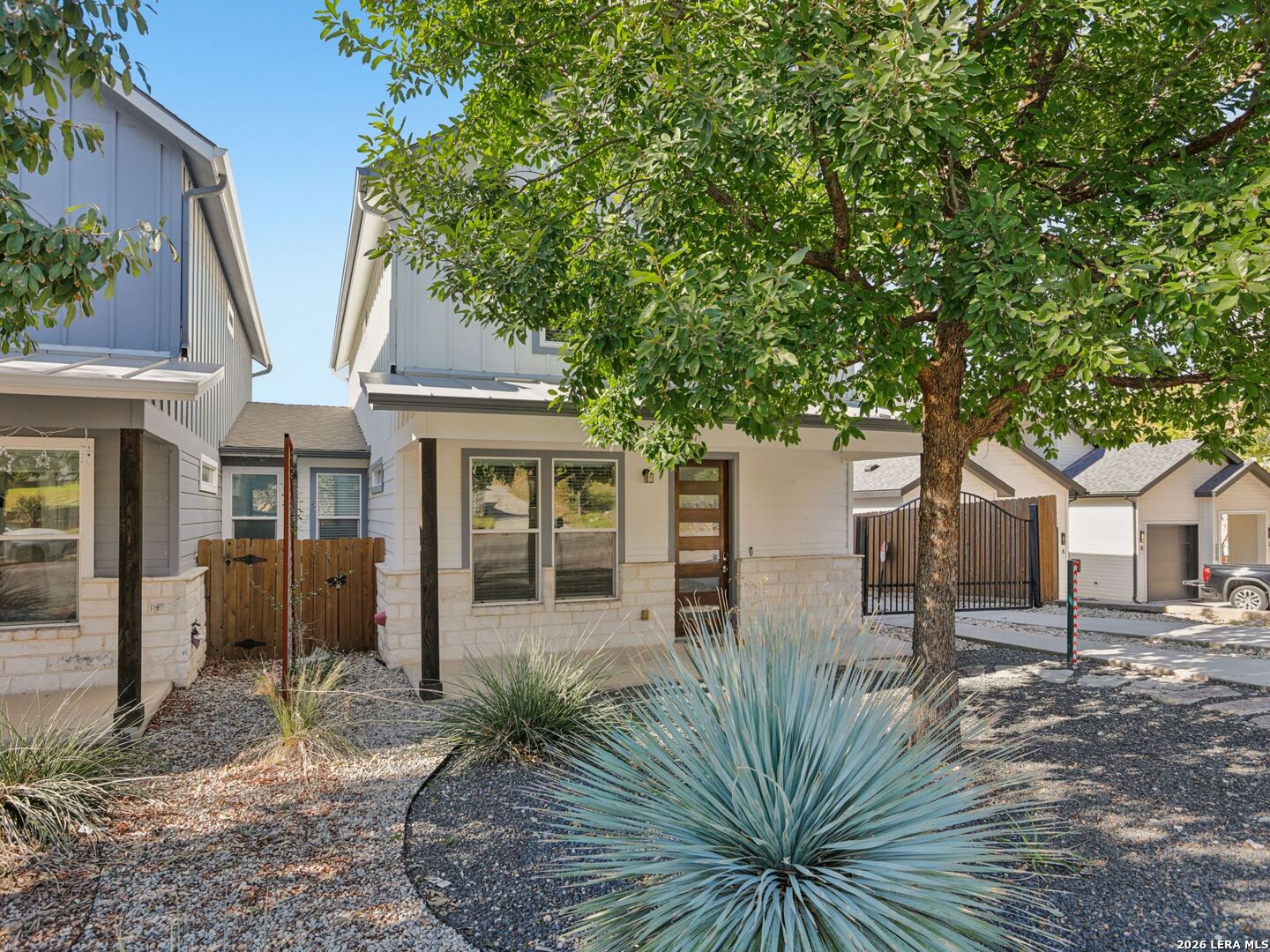 1206 Deloney APT B