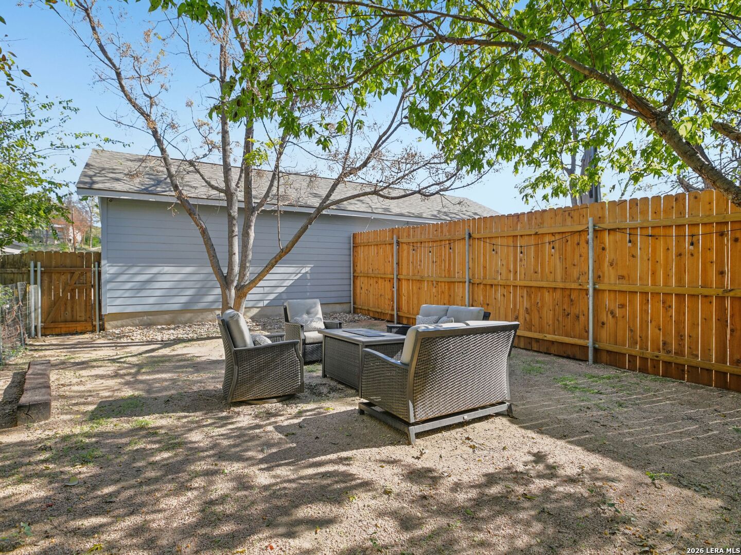 1206 Deloney APT B