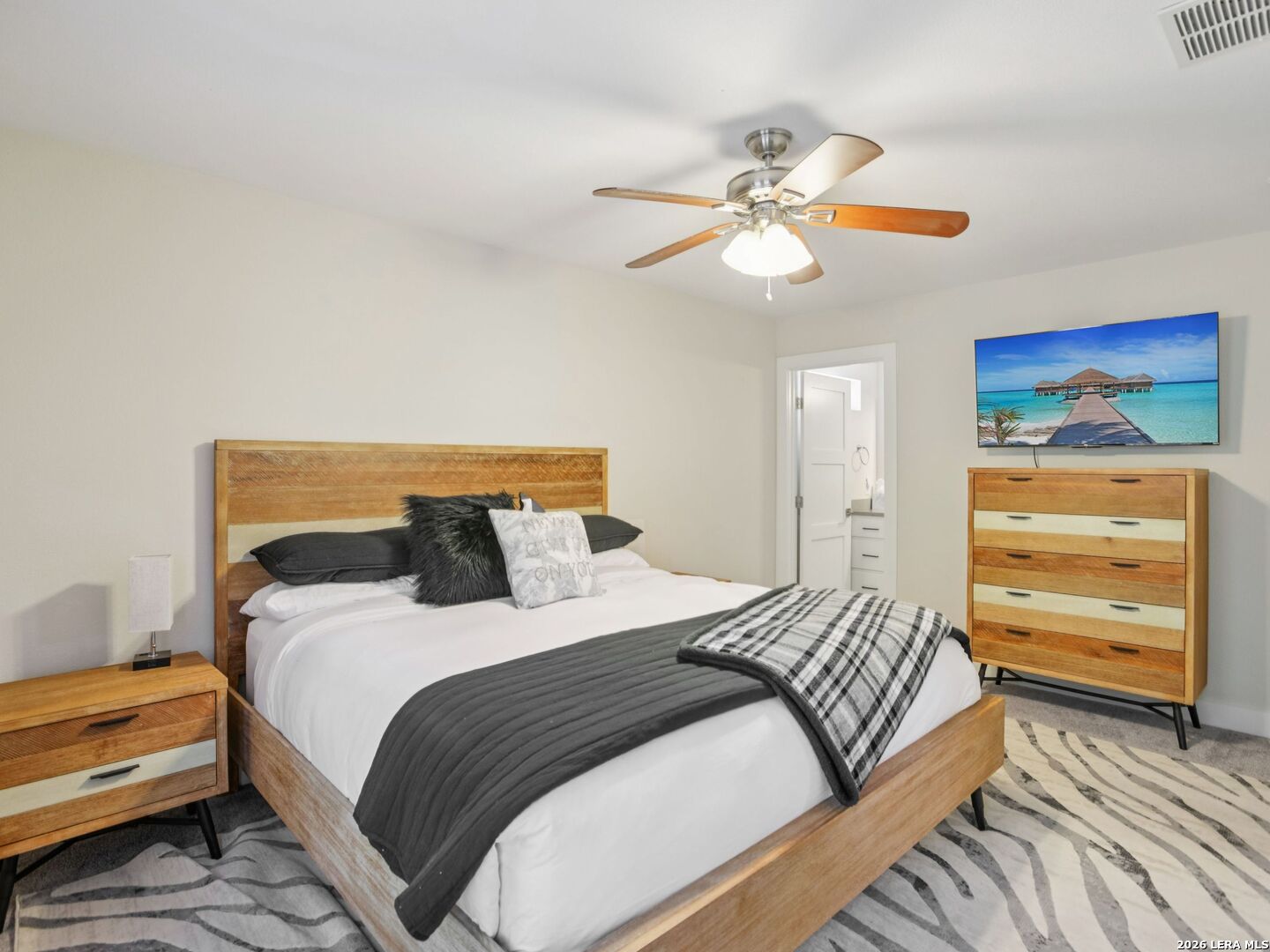 1206 Deloney APT B